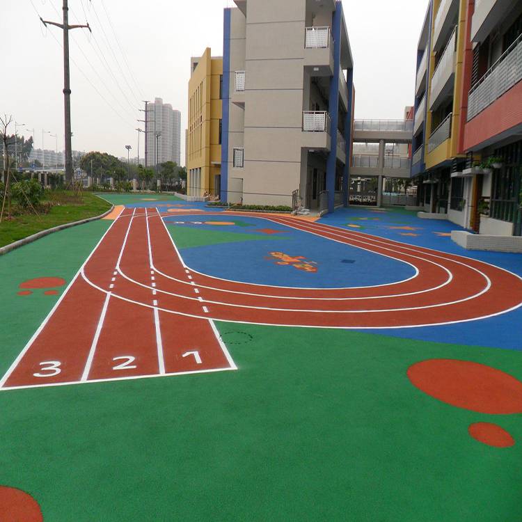 幼兒園塑膠跑道與室外專用地板施工及其價格解析